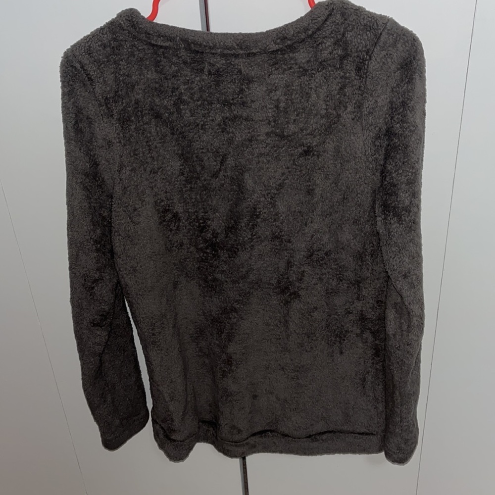 Maurices Fuzzy Fleece Gray Snowflake Longsleeve L… - image 2